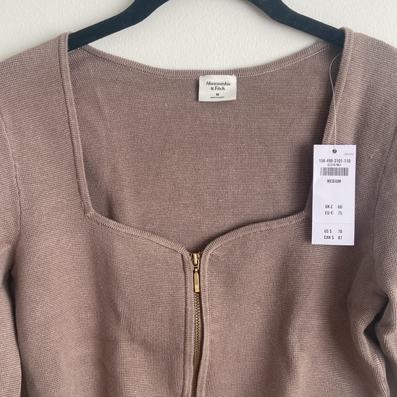 NWT Abercrombie & Fitch Zip-Up Notch-Neck Slim Top SIZE M - Picture 7 of 9